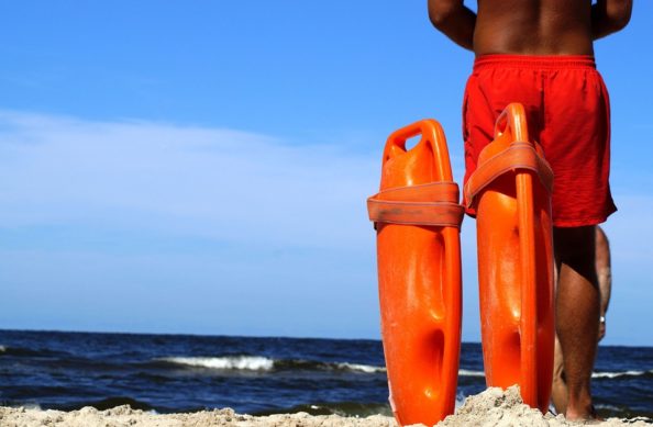 lifeguard-on-duty-3590483_960_720 Rettungsschwimmer